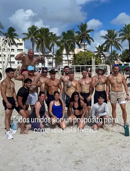 El Team GOODDOOFIT en la playa